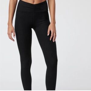 Vuori Women's Classic Black Leggings